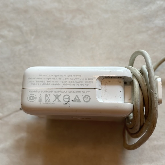 Apple 45W MagSafe 2 Power Adapter/ Charger for MacBook Air - Picture 5 of 8